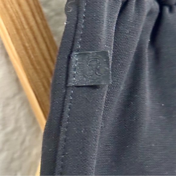 Lululemon Noir Crop Black Trouser Flowy Business Office Pant Size 4 - Picture 6 of 10